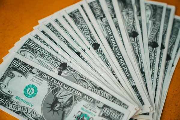 Étude de cas : Comment faire fructifier 10 000 euros de placement financier